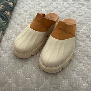 Sorel Tan and Cream Women's Shoes